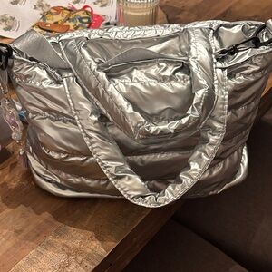 Stylish Silver Quilted Tote Bag Nwt 14x9